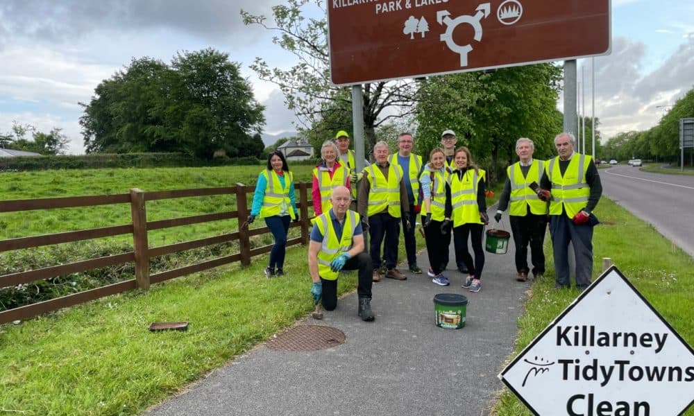 Ukrainians volunteer to keep Killarney tidy