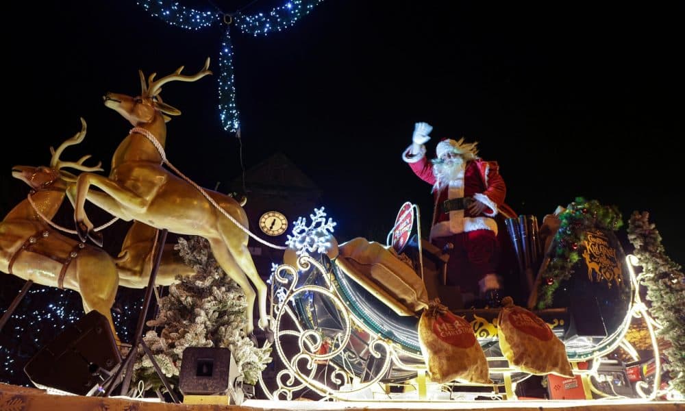 Christmas magic begins as Santa arrives in Killarney