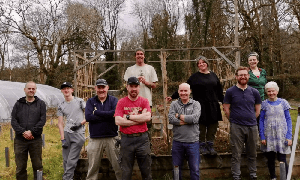 Ecology students clear litter from National Park