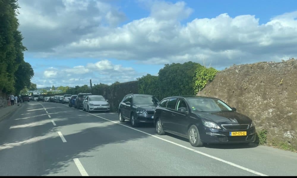 Clampdown on footpath parking